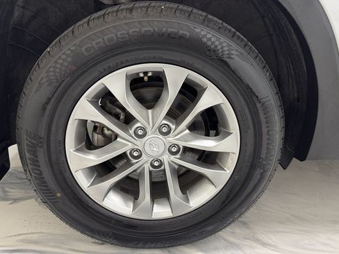 Used 2019 Hyundai Santa Fe SEL FWD image 12
