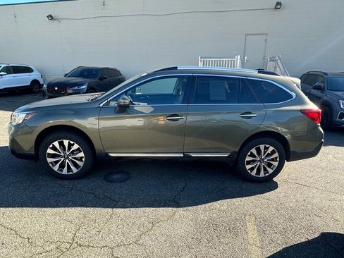 Used 2018 Subaru Outback 2.5i Touring image 4
