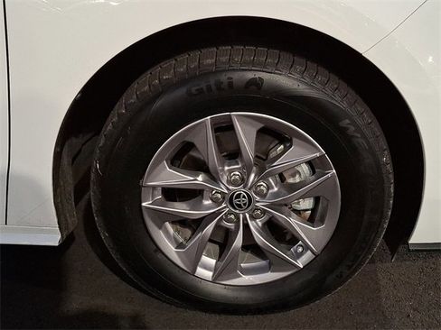 Certified 2024 Toyota Sienna LE image 12