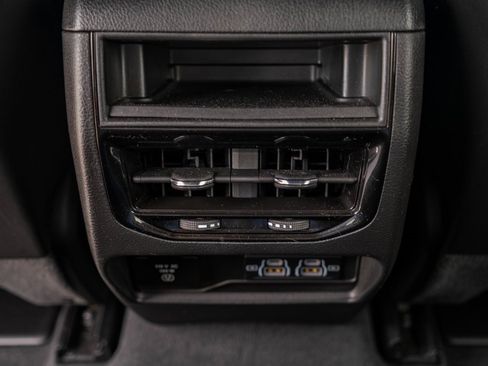 Used 2023 Jeep Grand Cherokee Altitude image 15