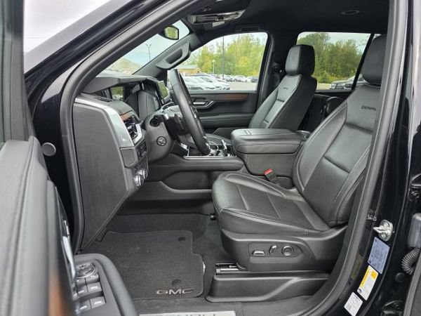 Used 2025 GMC Yukon Denali AWD/4WD image 3