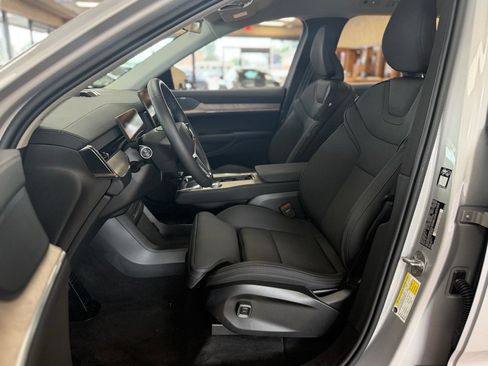Used 2025 Volvo EX90 Ultra AWD/4WD image 16