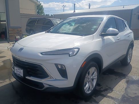 Used 2025 Buick Encore GX Preferred AWD/4WD image 2