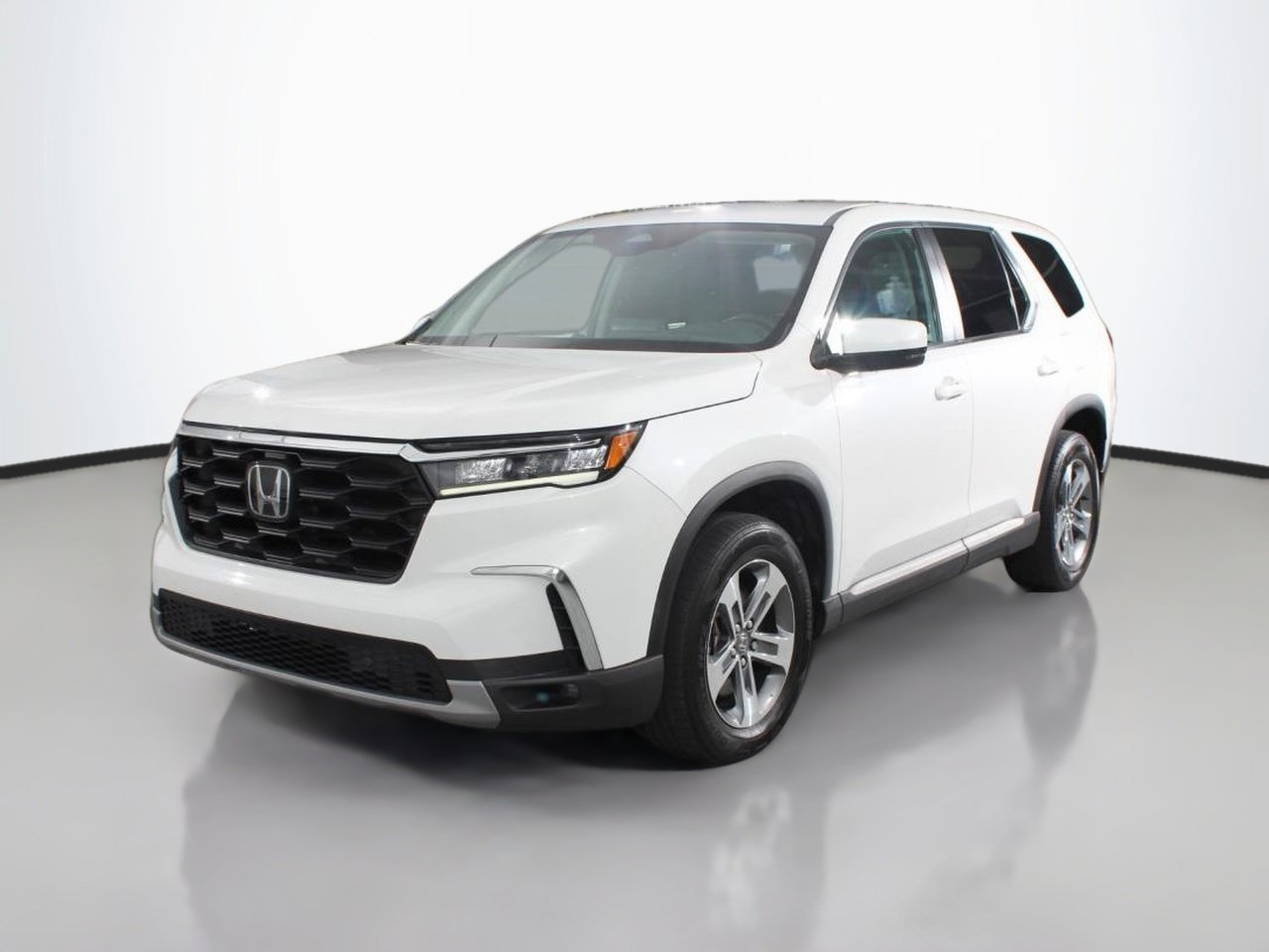 Used 2023 Honda Pilot EX-L image 2