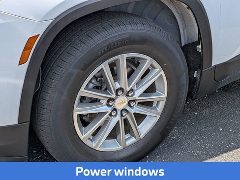 Used 2023 Chevrolet Traverse LT FWD image 9