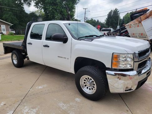 Used 2009 Chevrolet Silverado 2500 W/T AWD/4WD image 4