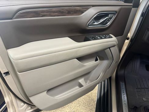 Used 2022 Chevrolet Tahoe LT w/ LT Signature Plus Package image 18