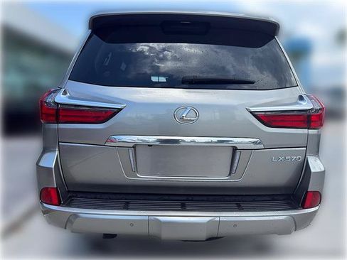 Used 2020 Lexus LX 570 4WD w/ Luxury Package image 7