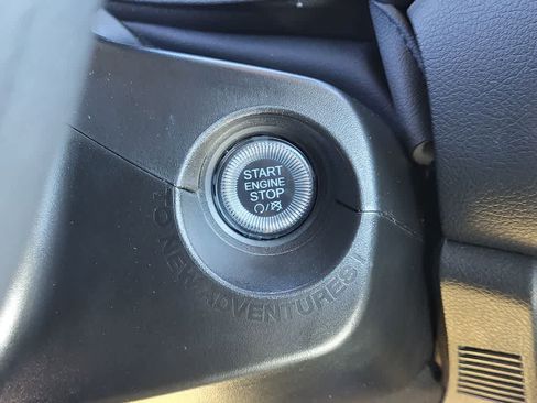 Used 2023 Jeep Renegade Latitude AWD/4WD image 19