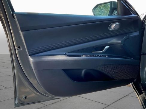 Certified 2025 Hyundai Elantra SEL FWD image 22