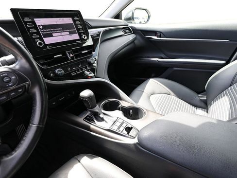 Used 2022 Toyota Camry SE w/ Convenience Package FWD image 20