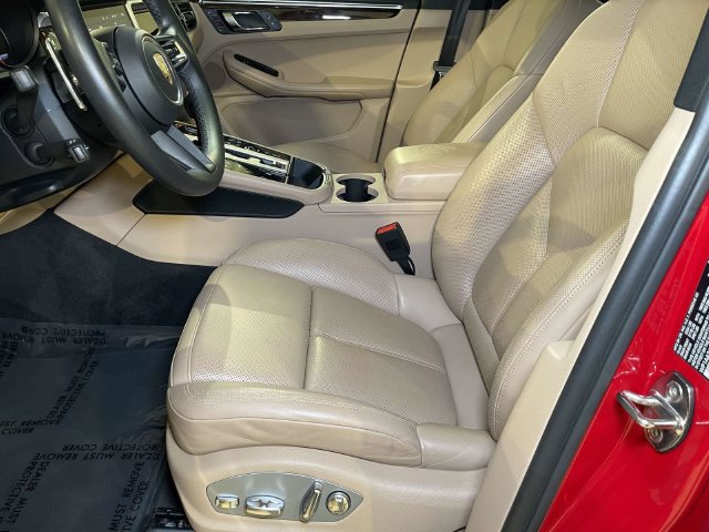 Certified 2022 Porsche Macan AWD/4WD image 5