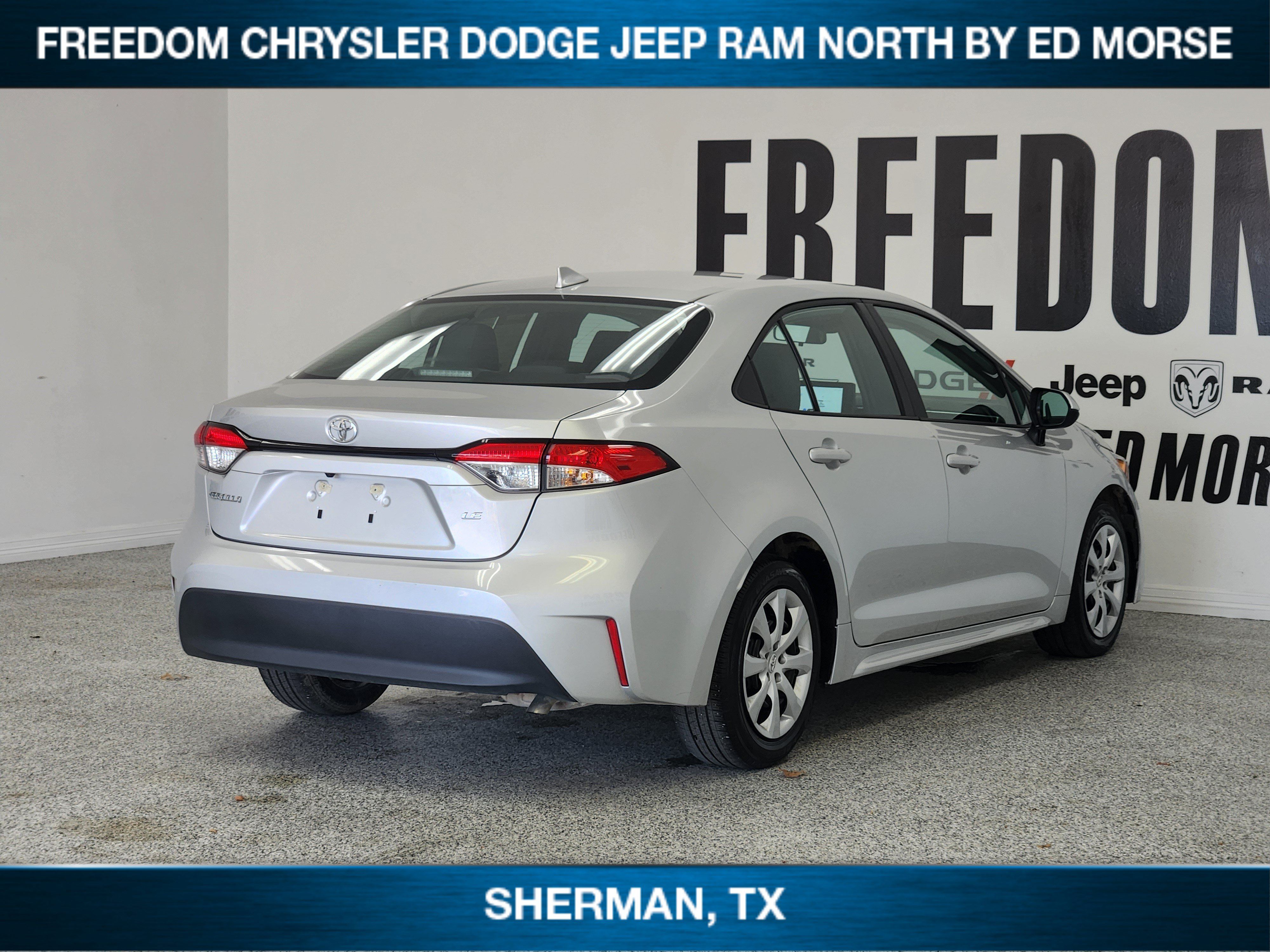 Used 2025 Toyota Corolla LE FWD image 4