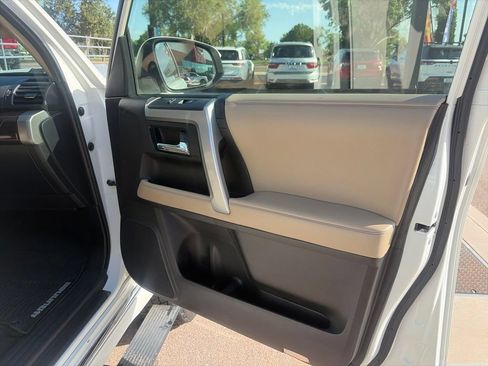 Used 2018 Toyota 4Runner Limited AWD/4WD image 27