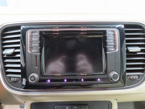 Used 2016 Volkswagen Beetle 1.8T SE image 12