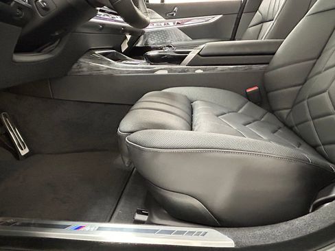 Used 2025 BMW 760i xDrive w/ Executive Package AWD/4WD image 31