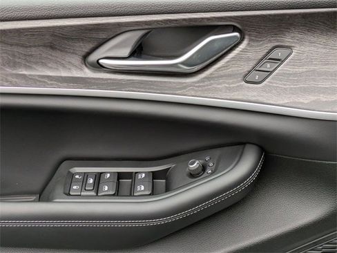 New 2025 Jeep Grand Cherokee Limited w/ Trailer Tow Package image 13