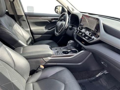 Used 2024 Toyota Highlander Platinum AWD/4WD image 20