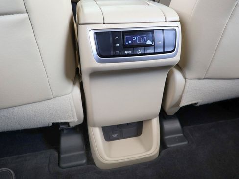 Used 2016 Toyota Highlander Limited FWD image 47