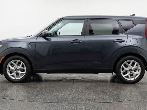 Used 2025 Kia Soul LX w/ LX Technology Package FWD image 5