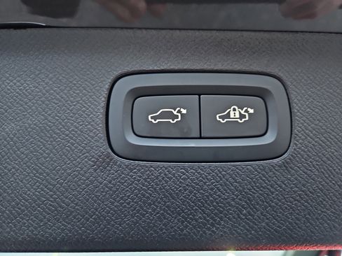 Used 2024 Volvo XC90 B5 Plus image 17