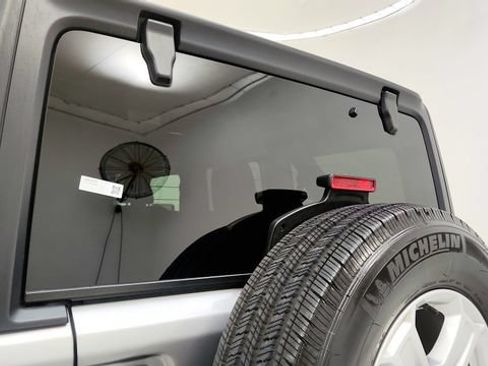 Used 2019 Jeep Wrangler Unlimited Sport S AWD/4WD image 26