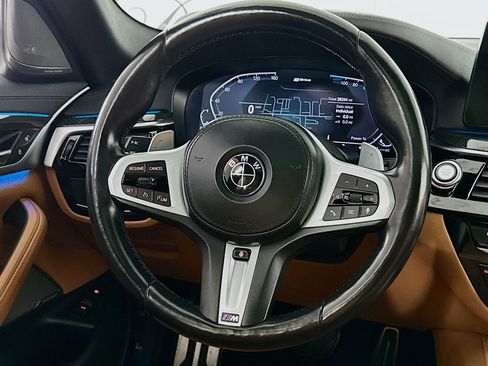 Used 2022 BMW 530e xDrive w/ Premium Package image 8