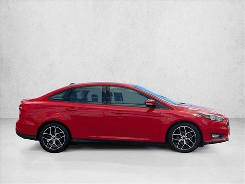 Used 2017 Ford Focus SEL w/ Cold Weather Package FWD image 4