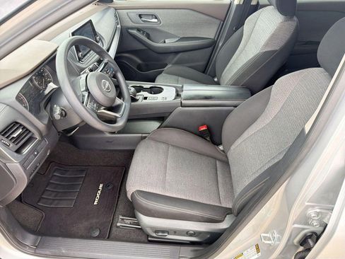 Used 2023 Nissan Rogue SV image 5