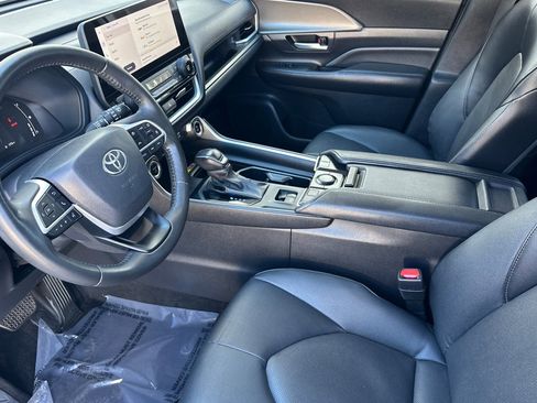 Used 2024 Toyota Grand Highlander XLE image 9