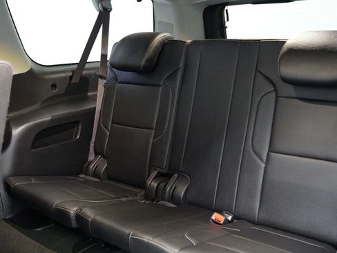 Used 2017 Chevrolet Suburban LT RWD image 28