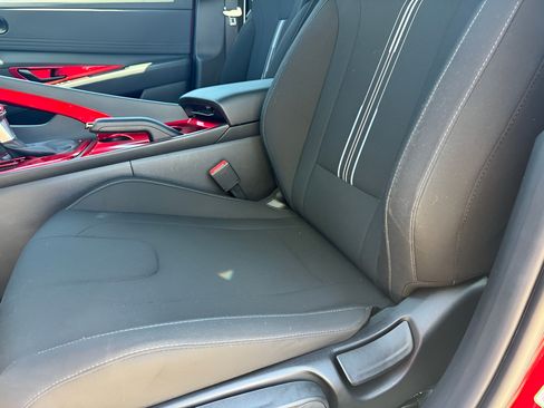 Certified 2025 Hyundai Elantra Sport FWD image 17