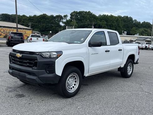 Used 2024 Chevrolet Colorado W/T RWD image 9