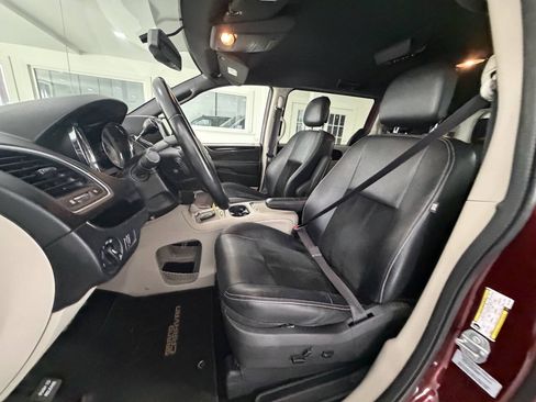 Used 2017 Dodge Grand Caravan SXT FWD image 22