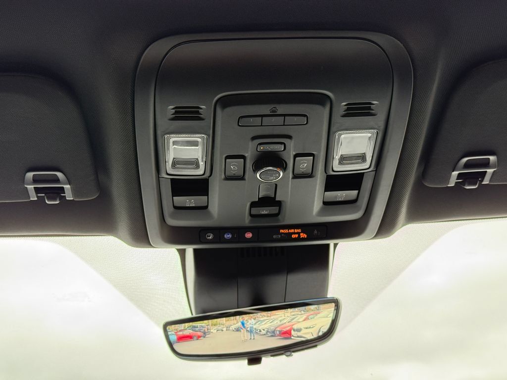 Used 2024 Chevrolet Suburban High Country AWD/4WD image 23
