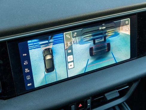 New 2026 Porsche Macan 4 Electric image 30