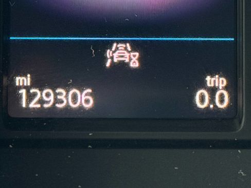 Used 2020 Volkswagen Tiguan SE w/ Panoramic Sunroof Package image 48