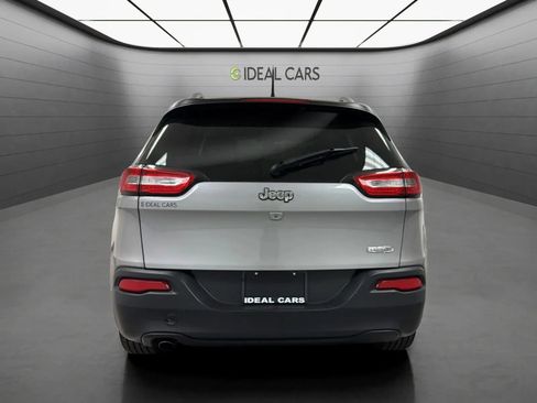 Used 2018 Jeep Cherokee Latitude Plus FWD image 6