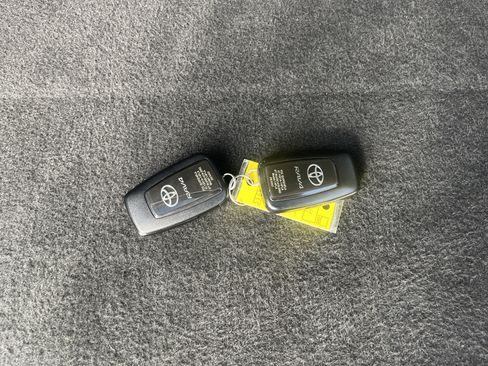 Certified 2025 Toyota RAV4 XLE AWD/4WD image 30