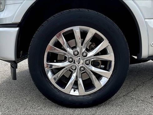 Used 2016 Ford F150 Platinum w/ Equipment Group 701A Luxury AWD/4WD image 32