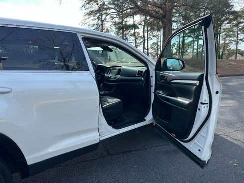 Used 2019 Toyota Highlander Plus image 18