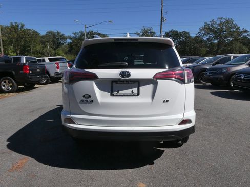 Used 2016 Toyota RAV4 LE image 6