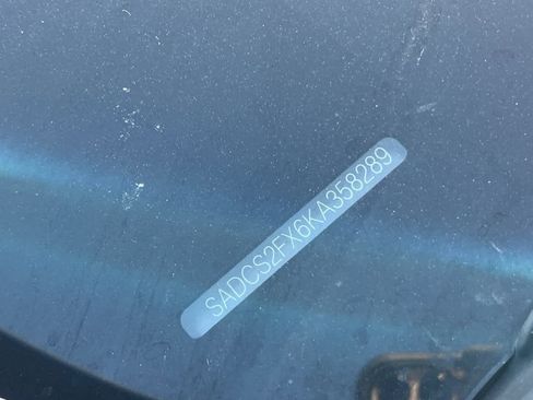 Used 2019 Jaguar F-PACE image 32