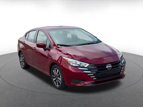 Used 2025 Nissan Versa SV image 3
