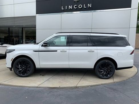 New 2026 Lincoln Navigator L Reserve AWD/4WD image 9