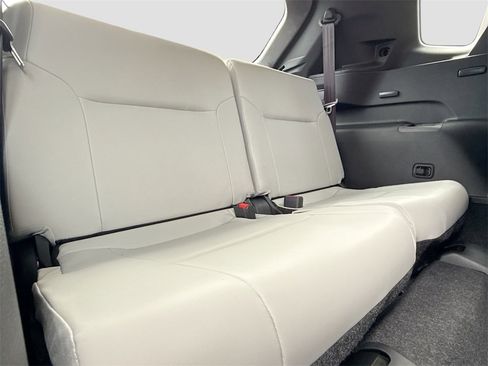 New 2025 Mitsubishi Outlander SE image 29