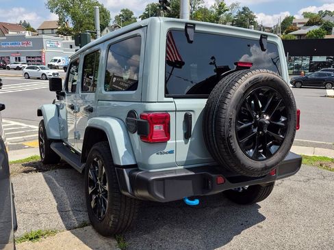 Used 2024 Jeep Wrangler Unlimited Sahara AWD/4WD image 9