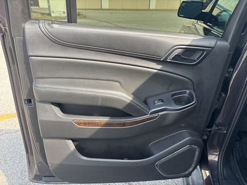 Used 2015 Chevrolet Suburban LT image 15