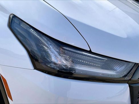 Used 2022 Chevrolet Traverse RS image 26