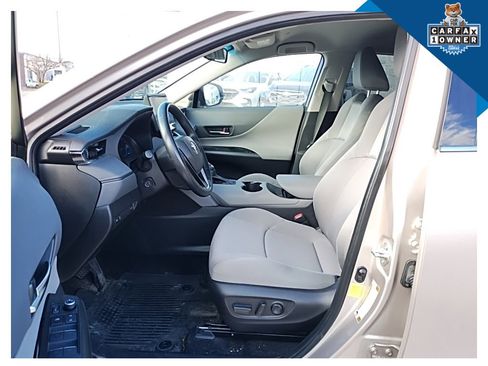 Used 2023 Toyota Venza LE image 12